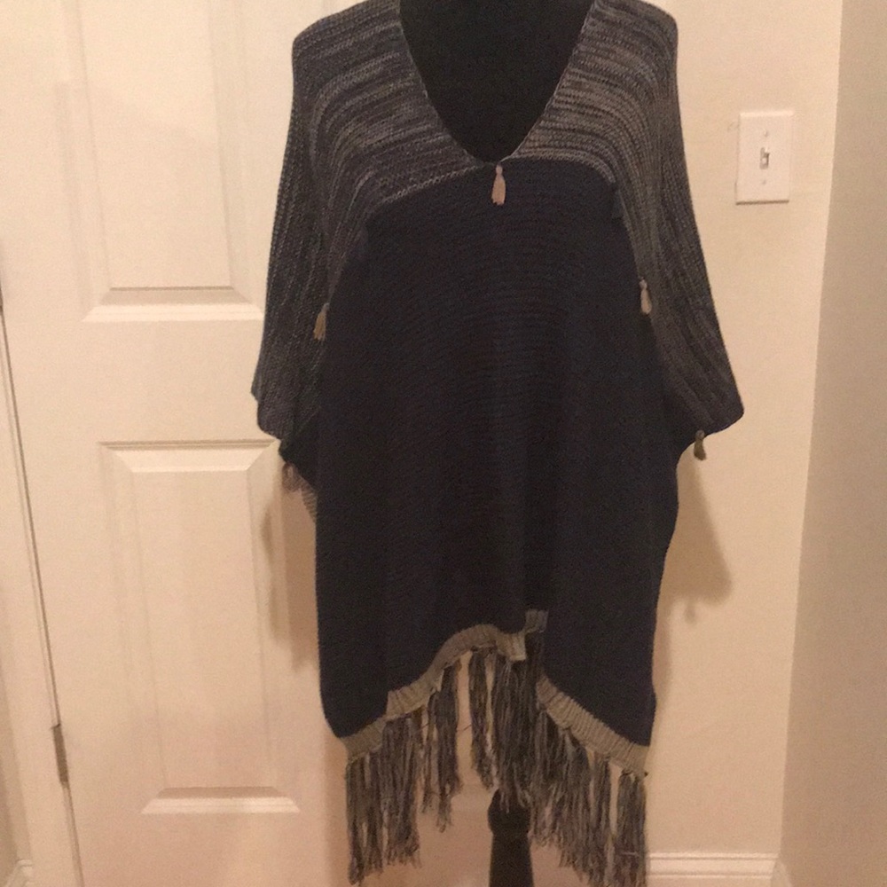 Simonetta poncho - Picture 2 of 6